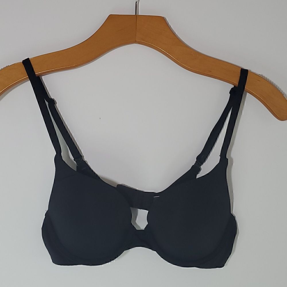 Victoria's Secret Perfect Shape Padded Black Underwire Bra Size 32A
